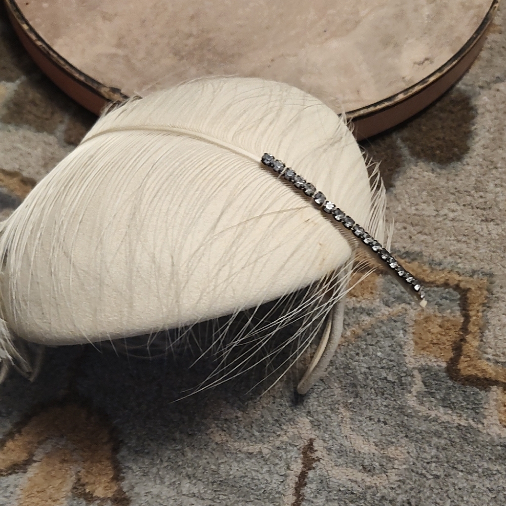 Schiaparelli White Feathered Women's Hat - Picture 3 of 9